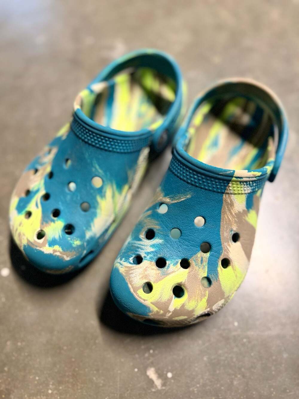 Crocs Kids' Classic Marbled Clog, Blue/Lime Green/Tan